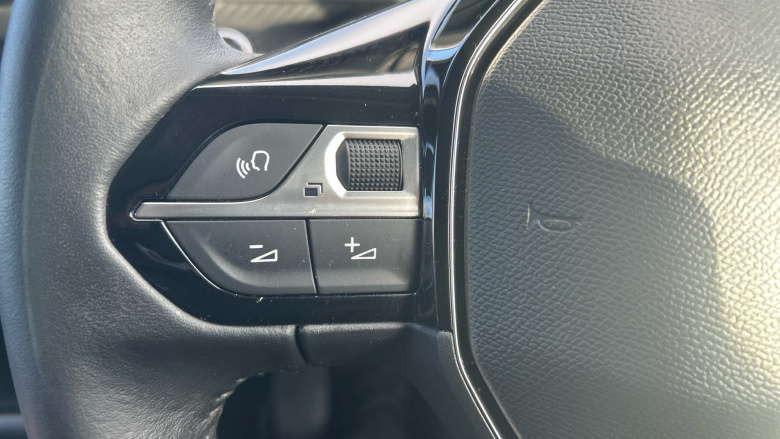 Peugeot 208 1.2 PureTech 100 Allure Premium 5dr Petrol Hatchback